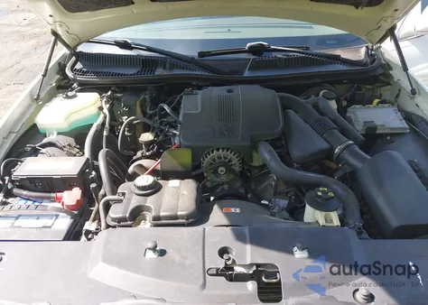 2005 Lincoln Town Car Signature Limited z USA, uszkodzony, nr VIN 1LNHM82W65Y664248